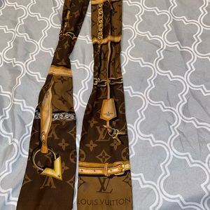 Louis Vuitton head wrap comes with box SOLD